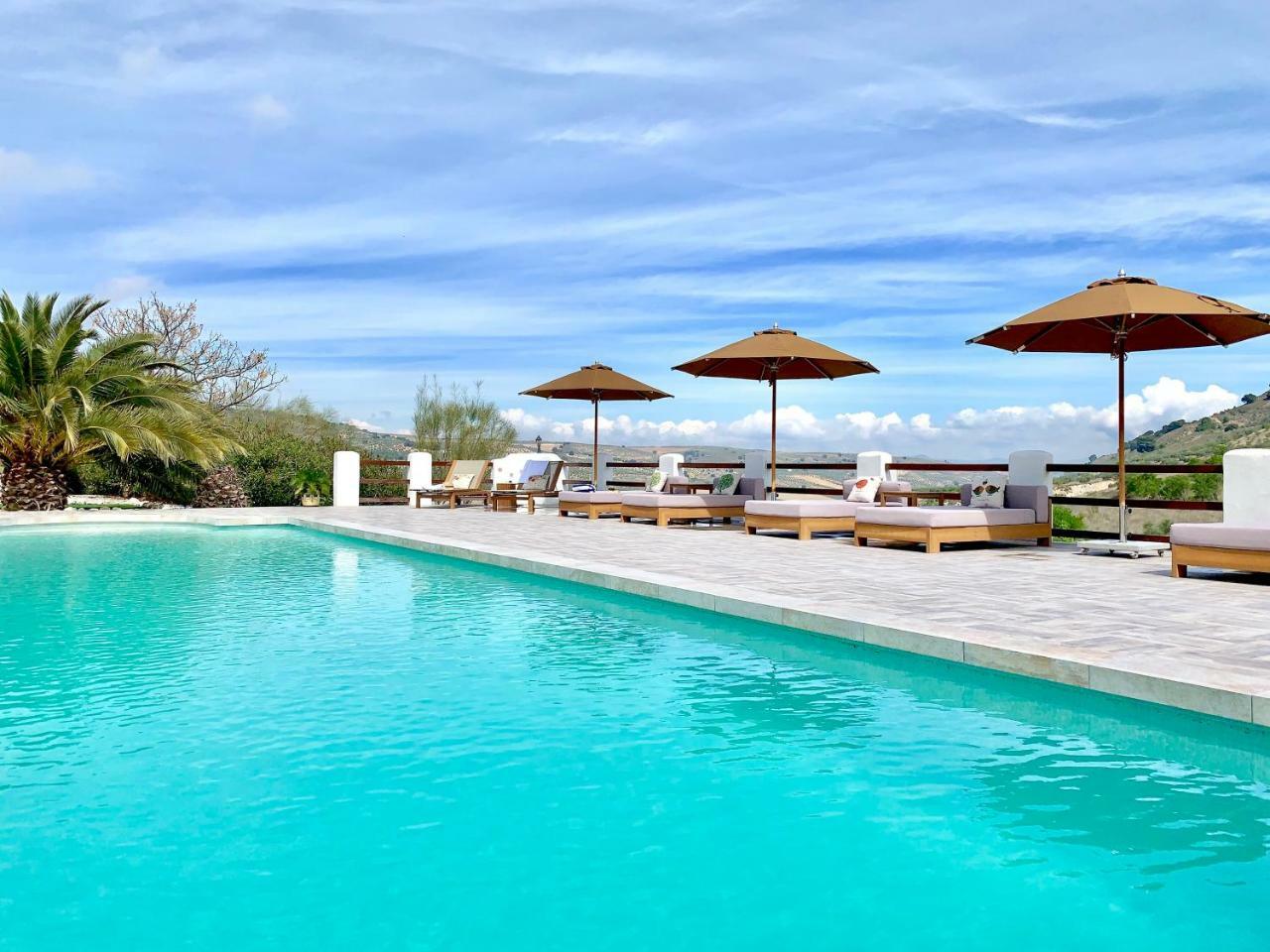 El Amparo Bed & Breakfast 4*